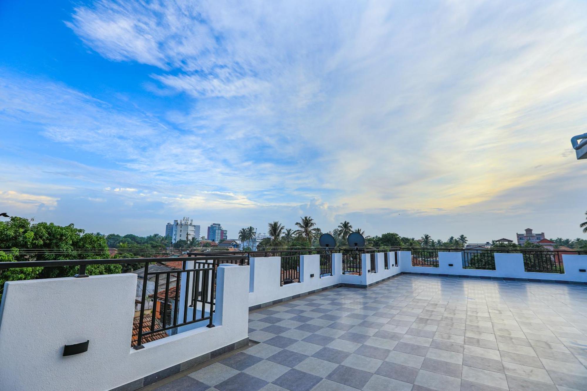 D Marit Motel Negombo Exteriör bild